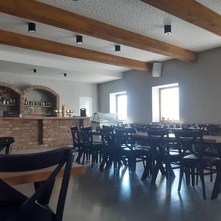 Penzionmoravia Moravská Nová Ves Exteriör bild