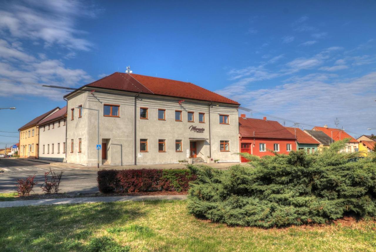 Penzionmoravia Moravská Nová Ves Exteriör bild